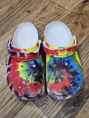 CROCS Tie-Dye Clog Sandals in Red, Yellow, Green, Blue, Purple